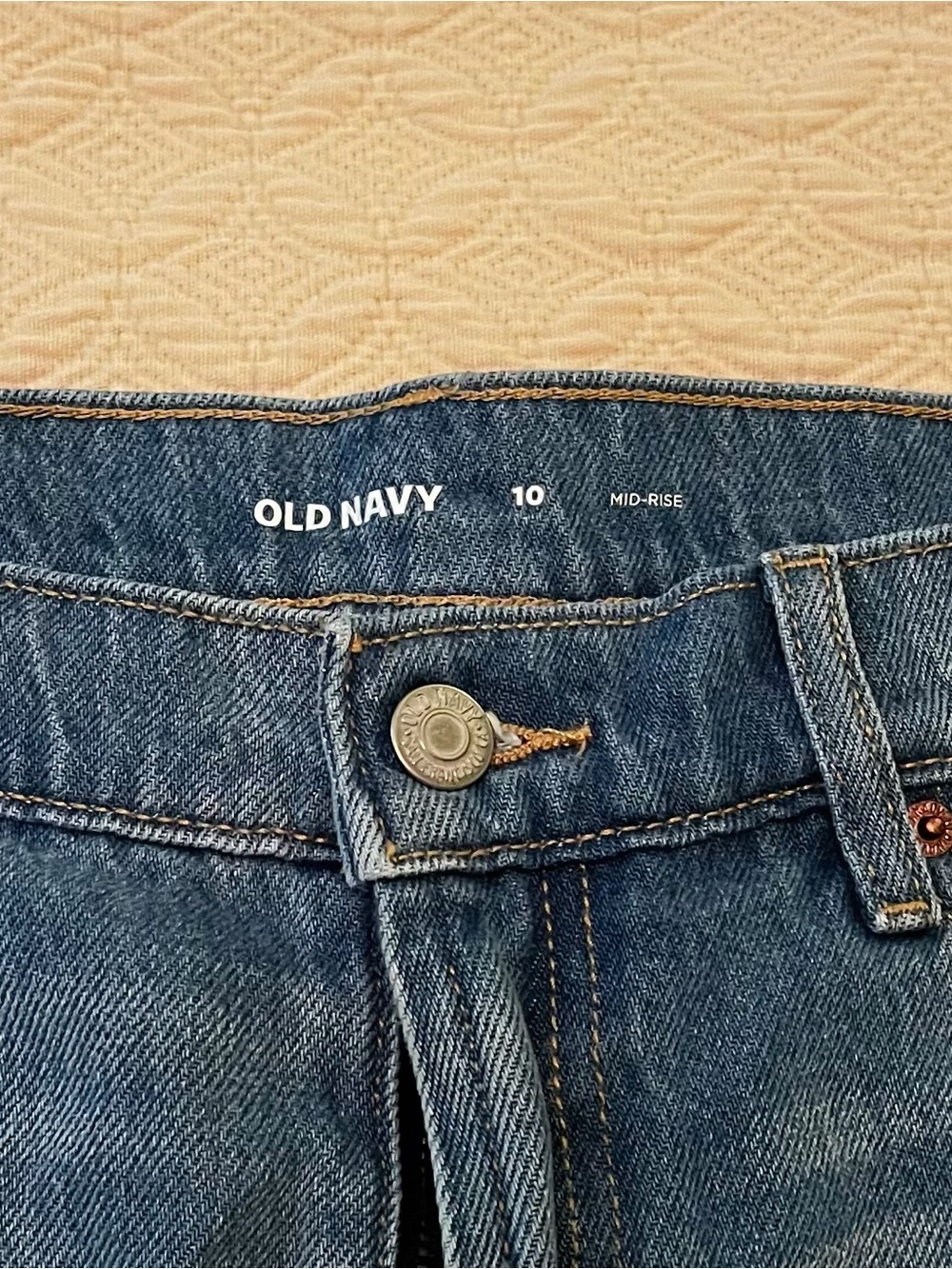 NWT Old Navy Women’s Mid-Rise Baggy A-Line 5” Inseam Blue Jean Shorts (size 10) - Picture 2 of 7